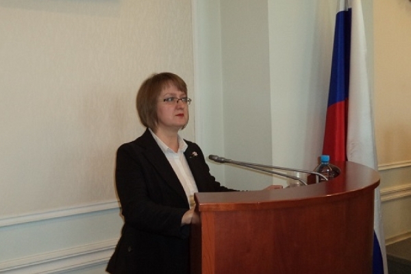 Маргарита Ушакова  выступила с докладом о важности реализации программ по патриотическому воспитанию несовершеннолетних.