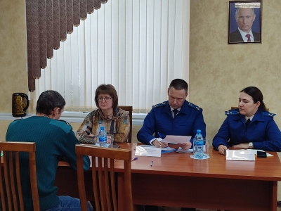 Прием граждан провели в Семенове детский правозащитник и заместитель прокурора области