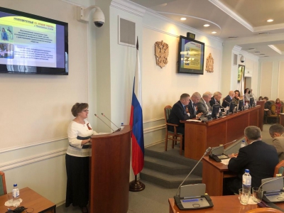 Маргарита Ушакова рассказала депутатам ЗСНО о работе с семьями вынужденных переселенцев из ДНР, ЛНР и Украины